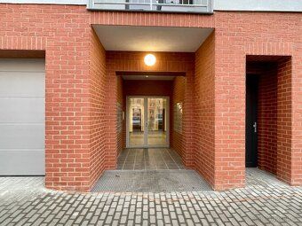 Pronájem moderního bytu 1+kk o velikosti 27 m2 s prostornou 