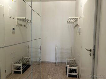 Pronájem moderního bytu 1+kk s balkonem, 36 m² – Lindleyova,