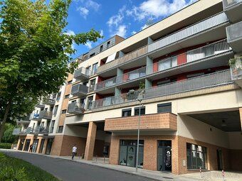 Pronájem moderního bytu 1+kk s balkonem, 36 m² – Lindleyova,