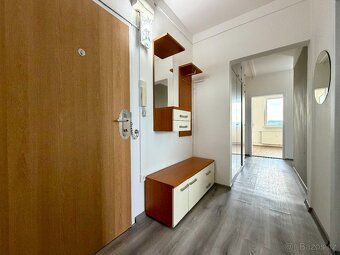 Pronájem prostorného bytu 3+1 o velikosti 63 m2 v posledním 