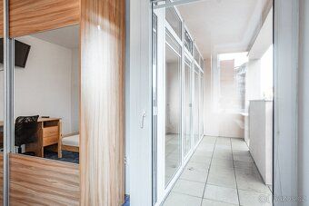 Pronájem bytu 2+kk o velikosti 55 m2 s prostornou lodžií. Ce