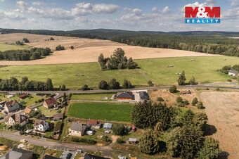 Na tomto pozemku pouhých 20 km od města Chebu a 1 km od hran