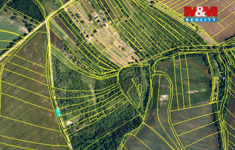 Nabízíme na prodej zahradu s částí příjezdové komunikace o r