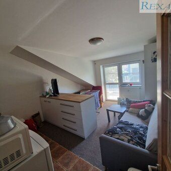 Pronájem moderního nízkonákladového bytu 1KK + balkon do vni