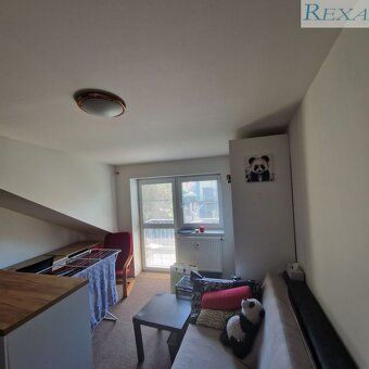 Pronájem moderního nízkonákladového bytu 1KK + balkon do vni