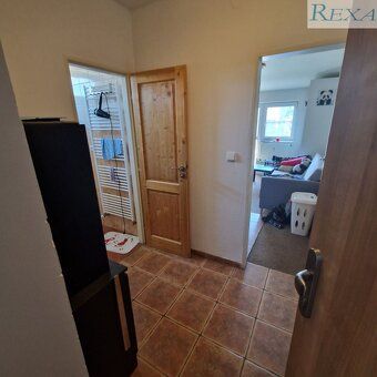 Pronájem moderního nízkonákladového bytu 1KK + balkon do vni