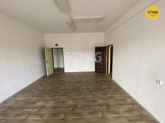 Nabízíme pronájem kancelářských prostor v 1 patře v hlídaném