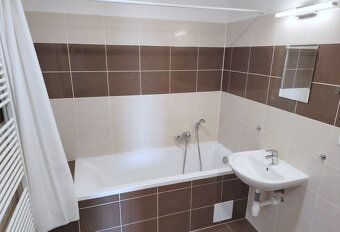 Nabízím k pronájmu prostorný byt 2+1 o celkové výměře 84 m² 