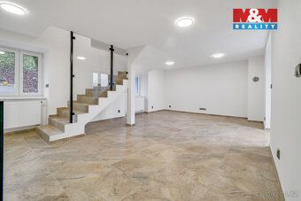 Nabízíme k prodeji krásný rodinný dům v klidné a velmi vyhle