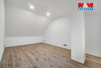 Nabízíme k prodeji krásný rodinný dům v klidné a velmi vyhle