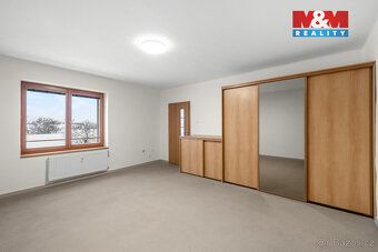 Nabízíme k prodeji světlý byt 2+kk o užitné ploše 55 m² ve v