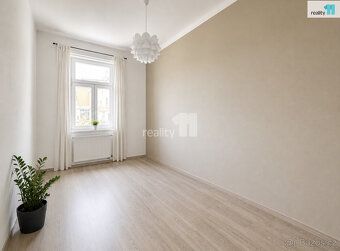 + poplatky , k pronájmu prostorný byt o dispozici 4+1 a podl