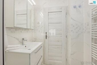 , Zrekonstruovaný byt 2+kk, jen 3 min chůze od metra Kačerov