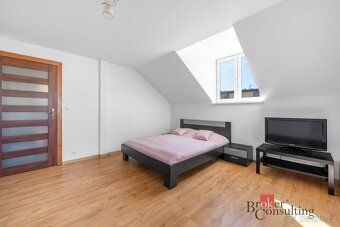 Moderní rodinný dům 4+kk s garáží, terasou a bazénem | 222 m