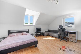 Moderní rodinný dům 4+kk s garáží, terasou a bazénem | 222 m