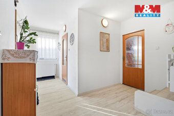 Rodinný dům o dispozici 4+kk v obci Brodce. Dům po částečné 