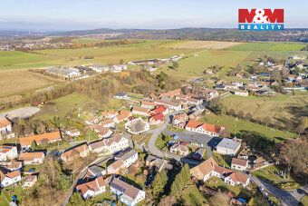 K prodeji nabízíme RD v centru obce Hlohová u Staňkova. Prav