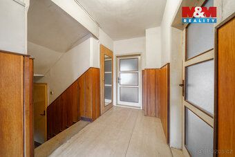 Prodej rodinného domu 5+1 se sklepem a garáží – Horní Luby. 
