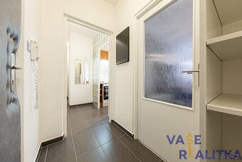 Nabízím vám k dlouhodobému pronájmu byt 2+1 s balkonem, umís