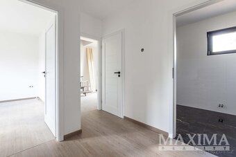 Nabízíme k prodeji novostavbu moderního rodinného domu o dis