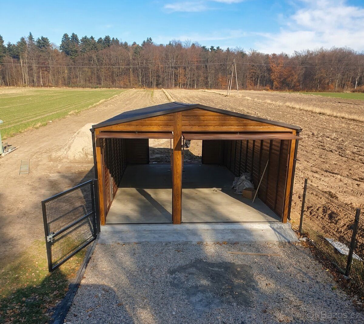 Parametry: Typ střechy-sedlová střecha Typ vrat-výklopná vra