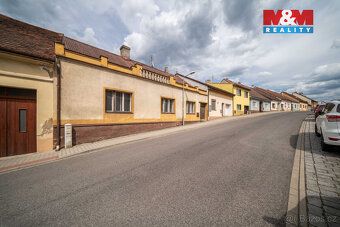 Nabízíme k prodeji prostorný rodinný dům o dispozici 6+1 v k