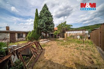 Nabízíme k prodeji prostorný rodinný dům o dispozici 6+1 v k