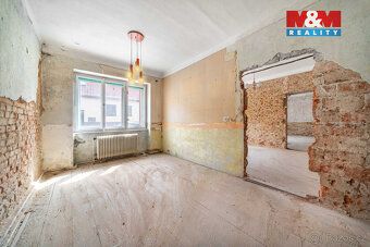 Nabízíme k prodeji prostorný rodinný dům o dispozici 6+1 v k