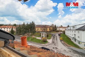 Prodej prostorného podkrovního bytu 1+kk o celkové ploše 55 