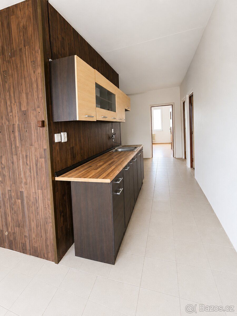 Majitel nabízí k pronájmu prostorný byt o dispozici 3+1 82m2