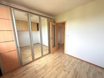 Nabízíme Vám k pronájmu prostorný, světlý a prakticky řešený