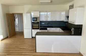 Nabízíme k pronájmu moderní byt 2+kk o velikosti 75,5 m 2 v 