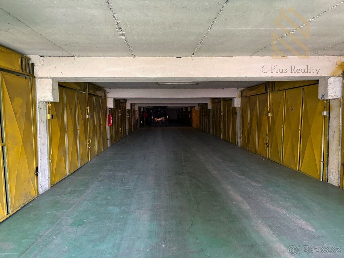 Garáž v družstevním vlastnictví o velikosti 18 m² se nachází