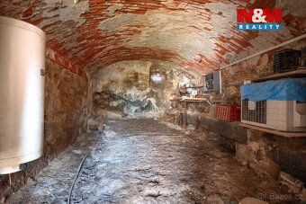 Nabízíme na prodej pozemek k bydlení v centru obce Štěkeň. N