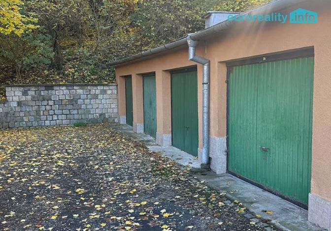 Prodej garáže, ihned k dispozici, obec Toužim. V garáži je e