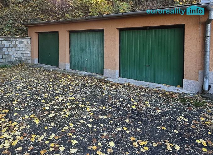 Prodej garáže, ihned k dispozici, obec Toužim. V garáži je e