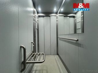 Vážení zájemci, nabízím Vám k prodeji prostorný byt o dispoz