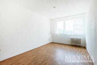 Výhradně nabízíme prostorný a světlý byt o dispozici 3+1 se 