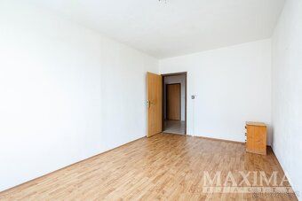 Výhradně nabízíme prostorný a světlý byt o dispozici 3+1 se 