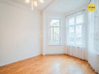 Nabízíme k prodeji prostorný byt 2+1 v žádané lokalitě s pěš