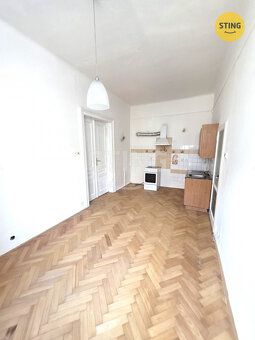 Nabízíme k prodeji prostorný byt 2+1 v žádané lokalitě s pěš