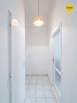 Nabízíme k prodeji prostorný byt 2+1 v žádané lokalitě s pěš