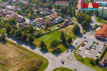 Prodej pozemku k bydlení o rozloze 898 m², nacházející se na