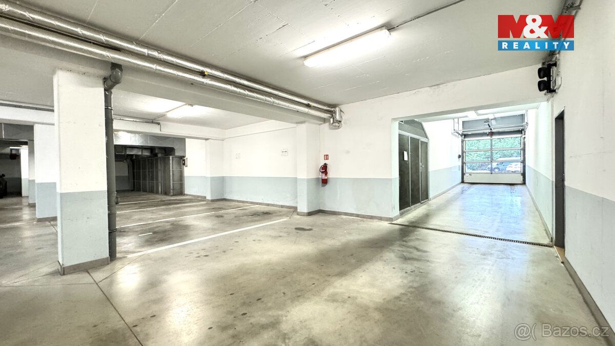Nabízíme k dlouhodobému pronájmu garážové parkovací stání v 