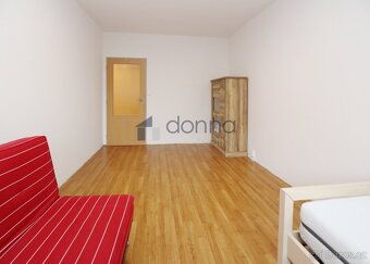 Nabízíme k pronájmu 4+kk/3xL, 107m2, v 1. patře panelového d