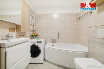 Nabízíme k prodeji byt o dispozici 3+1 s užitnou plochou 65 