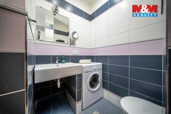 Nabízíme k prodeji rodinný dům se třemi samostatnými byty. I