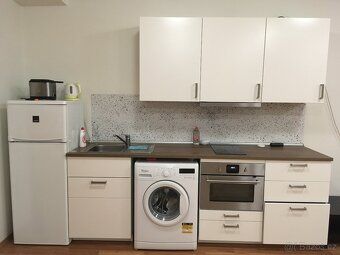 Nabízím k prodeji ateliér v Novostavbě z roku 2014, v žádané