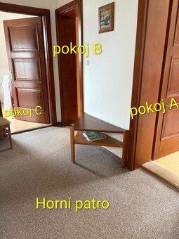 Dům se nachází v klidné lokalitě, v Karlových Varech, Doubí.