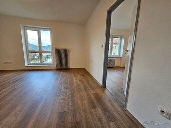Představujeme Vám tento byt k dlouhodobému pronájmu v klidné
